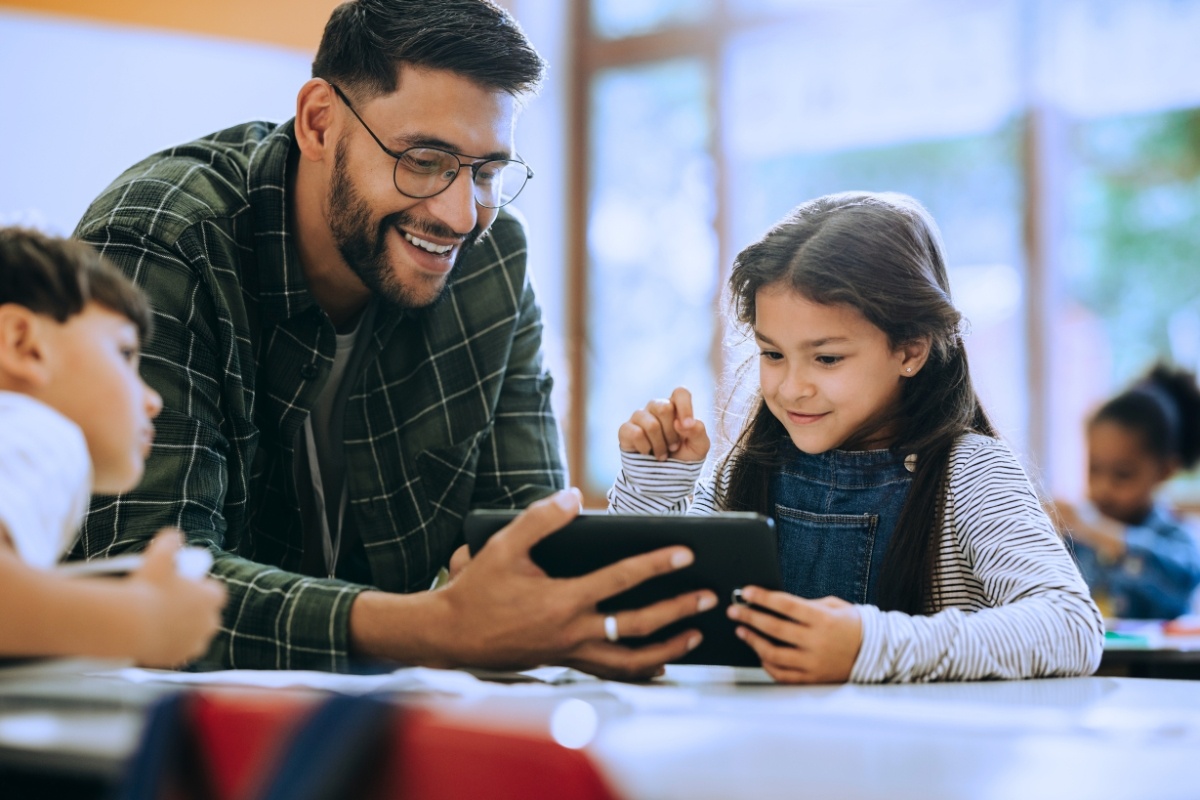 teacher showing student content on tablet